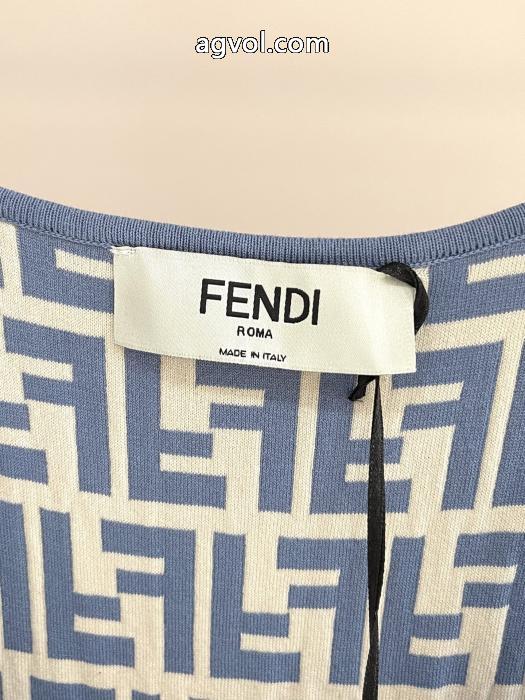 ブランド コピー 激安FENDIワンピース期待に応えるように登場 一目惚れした ルックスの良い._0_3