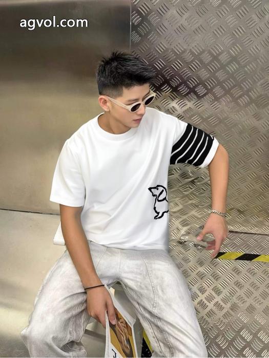 ブランド 偽物 通販Tシャツビックシルエット 今すぐ欲しい 2026即旬な装いにTHOM BROWNE._0_2