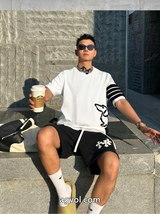 ブランド 偽物 通販Tシャツビックシルエット 今すぐ欲しい 2026即旬な装いにTHOM BROWNE._0_3