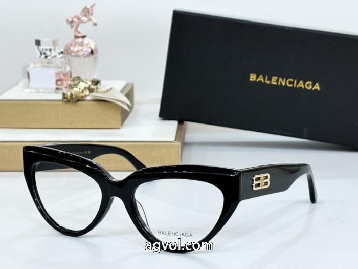 ブランド コピーbalenciaga軽快に着こなせる コスパ最高のプライス 今季トレンド&nbsp;アクセサリー._0_1