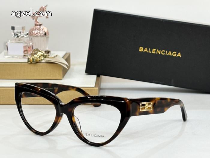 ブランド コピーbalenciaga軽快に着こなせる コスパ最高のプライス 今季トレンド&nbsp;アクセサリー._0_2