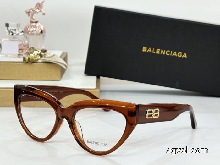 ブランド コピーbalenciaga軽快に着こなせる コスパ最高のプライス 今季トレンド&nbsp;アクセサリー._0_4