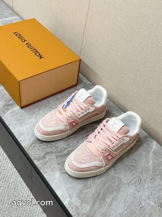 ブランド 品 激安 通販LOUIS VUITTONスニーカー可愛いすぎる 着回しアイテム クラシカルな雰囲気._0_0