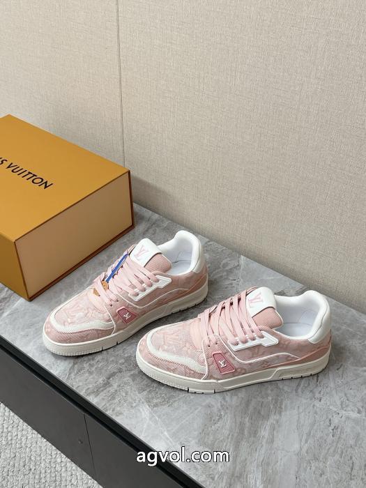 ブランド 品 激安 通販LOUIS VUITTONスニーカー可愛いすぎる 着回しアイテム クラシカルな雰囲気._0_1
