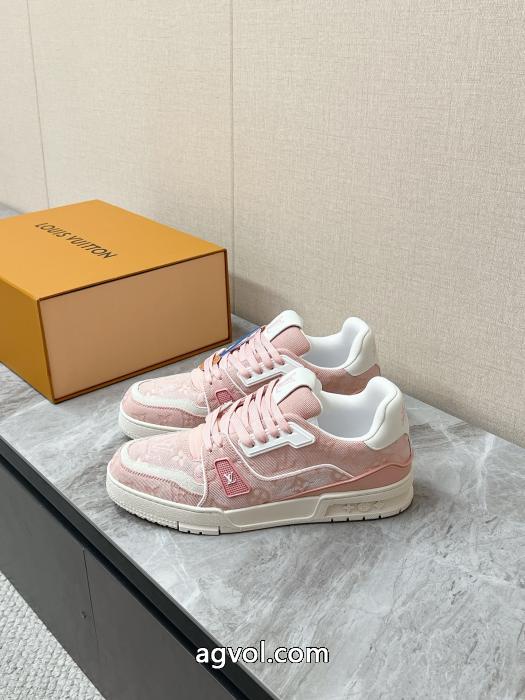 ブランド 品 激安 通販LOUIS VUITTONスニーカー可愛いすぎる 着回しアイテム クラシカルな雰囲気._0_2