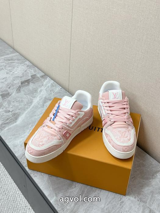ブランド 品 激安 通販LOUIS VUITTONスニーカー可愛いすぎる 着回しアイテム クラシカルな雰囲気._0_3