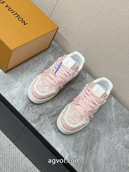 ブランド 品 激安 通販LOUIS VUITTONスニーカー可愛いすぎる 着回しアイテム クラシカルな雰囲気._0_4