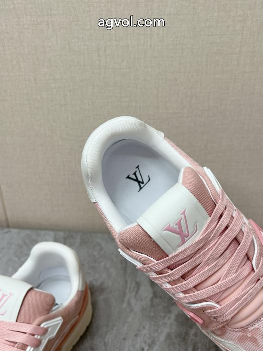 ブランド 品 激安 通販LOUIS VUITTONスニーカー可愛いすぎる 着回しアイテム クラシカルな雰囲気._0_5