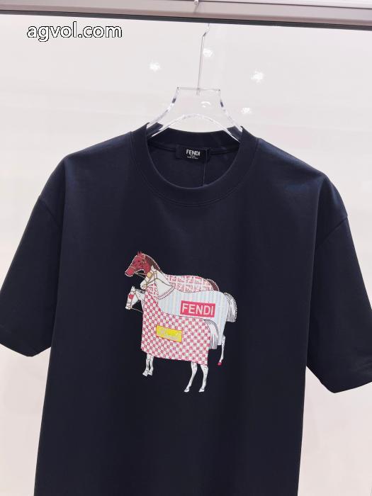 FENDIブランド スーパー コピー 通販入手困難限定アイテム 大人可愛いスタイル 着まわしアクセントTシャツ._0_3