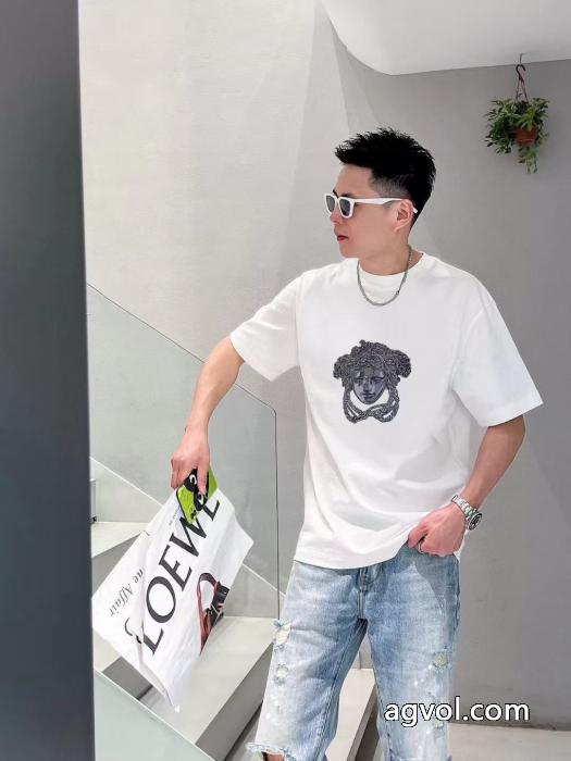 ヴェルサーチ先行販売 重宝する 人気セールスーパー コピー 販売半袖Tシャツ_0_0