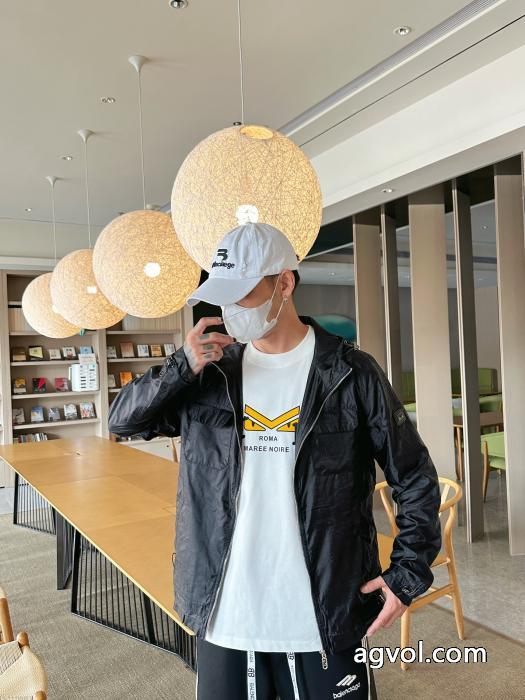 SALE 2026 売れた商品 新作オシャレジャケットFENDIコピー 通販_0_3