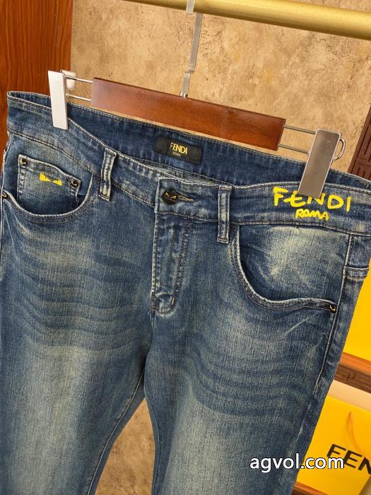 お買い得HOT 安心の直営店買付け！ 大人気で争奪戦ブランド 通販FENDIジーパン.._0_2