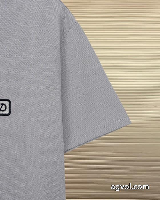 スーパー コピー どこで 買えるヴァレンティノお勧めの一品 26SS新作 カジュアルコーデに 26/26AW新作ポロシャツ._0_4
