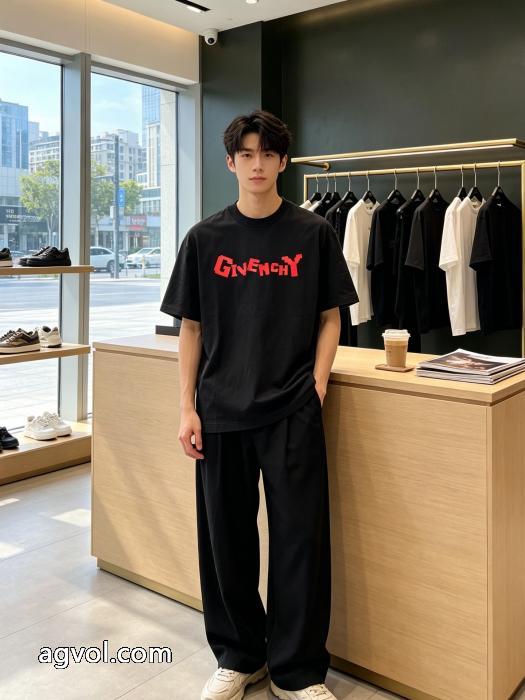 ブラッシュアップして華やかに 通気性が良い 定番人気商品激安 通販 専門店TシャツGIVENCHY._0_0