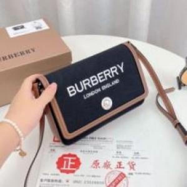 バーバリーコピー  バランスのいい大きさ バッグ BURBERRYコピー 2026 ショルダーバッグ 小型 軽量.596.
