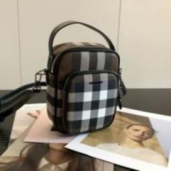 バーバリーコピー 芸能人に愛用者続出 バッグ ショルダーバッグ BURBERRYコピー 2026.596.
