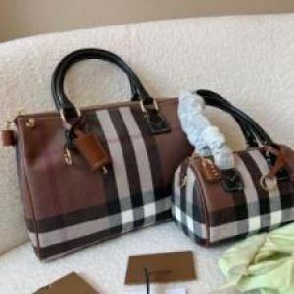 2026 ハンドバッグ バーバリーコピー 収納力最高 バッグ BURBERRYコピー 光沢感.596.