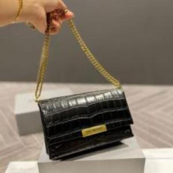 愛らしさ抜群！ 2022 2色可選 肩掛けバッグ BALENCIAGAコピー  バレンシアガコピー ショルダーバッグ.597.