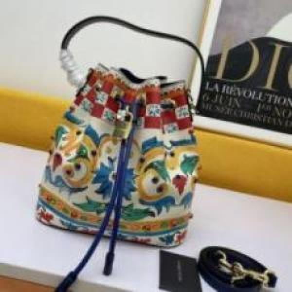 早くも完売している ドルチェ＆ガッバーナコピー 2026 斜め掛けバッグ 上品に着こなせ Dolce&Gabbanaコピー バッグ 大容量.600.