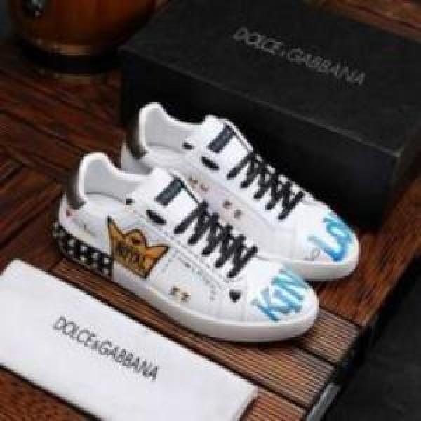 足馴染みのいい カジュアルシューズ ドルチェ＆ガッバーナコピー 個性的なデザイン  2026 Dolce&Gabbanaコピー シューズ