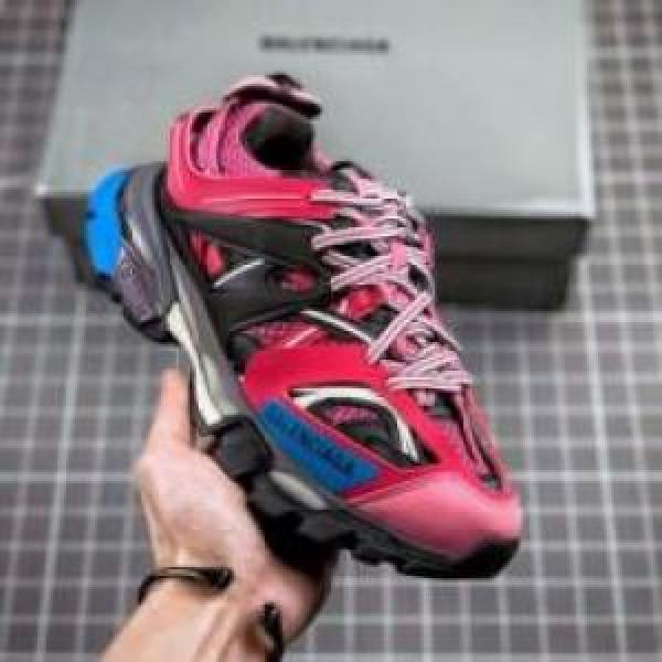 BALENCIAGAコピー スニーカー お洒落自在 バレンシアガコピー セレブ風  2026 滑りにくい