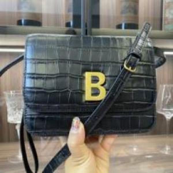 抜群な楽チン感ある大定番 BALENCIAGAコピー 丈夫 バレンシアガコピー ショルダーバッグ 2026.597.