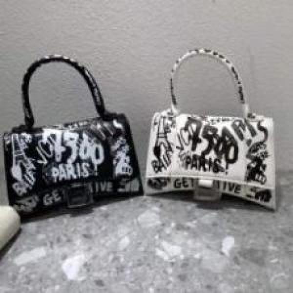 2色可選 利便性に優れ 芸能人に愛用者続出 バレンシアガコピー 2026 BALENCIAGAコピー ショルダーバッグ.597.