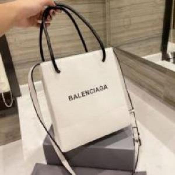 セレブ愛用の超人気商品 バレンシアガコピー 2色可選  耐久性 2026 BALENCIAGAコピー ショルダーバッグ.597.