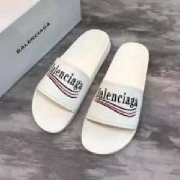 2026 軽量で疲れにくい 争奪戦必至 バレンシアガコピー  BALENCIAGAコピー 2色可選  スリッパ