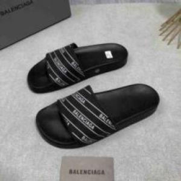 軽量で疲れにくい BALENCIAGAコピー  スリッパ 2026  柔らかな質感  バレンシアガコピー