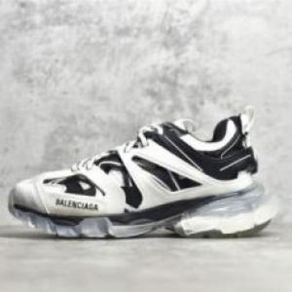 2026 特別人気感謝SALE  飽きの来ない 軽量 BALENCIAGAコピー スニーカー  バレンシアガコピー