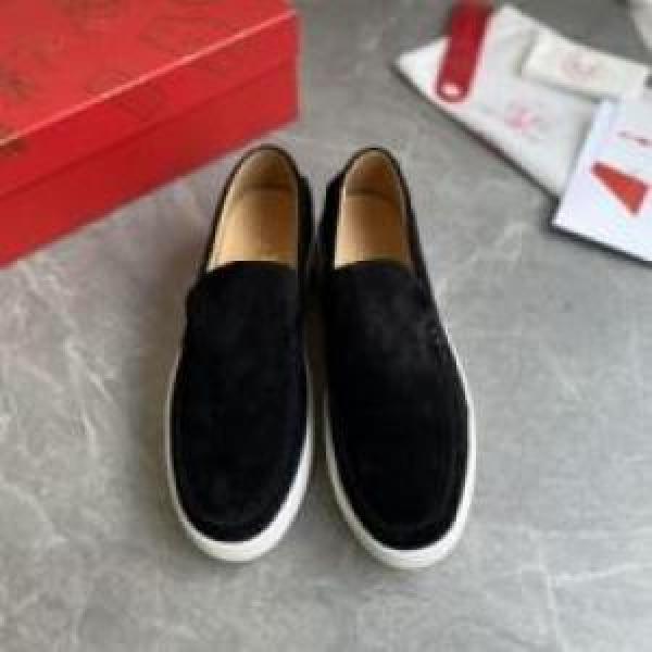 優美なお出かけスタイル クリスチャンルブタンコピー Christian Louboutinコピー 2025  シューズ カジュアルシューズ 優しい色合い