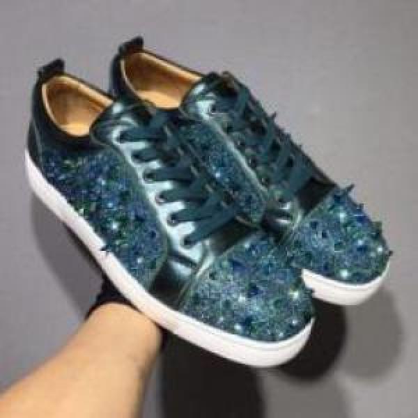 Christian Louboutinコピー シューズ 最安値！ クリスチャンルブタンコピー 2025 カジュアルシューズ 機能性も備えたアイテム
