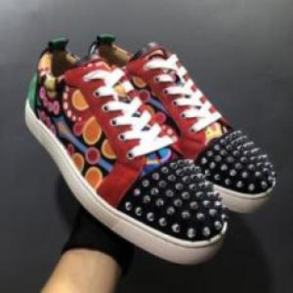 個性的なデザイン シューズ カジュアルシューズ クリスチャンルブタンコピー 2026  Christian Louboutinコピー 柔軟