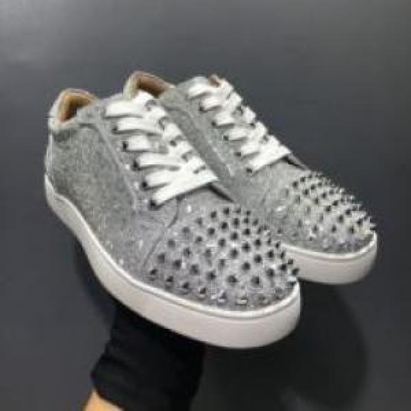 今からの季節にピッタリ 2026 シューズ 上質 Christian Louboutinコピー  カジュアルシューズ クリスチャンルブタンコピー