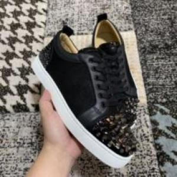 クリスチャンルブタンコピー シューズ 2025 Christian Louboutinコピー 今からの季節にピッタリ カジュアルシューズ 素敵
