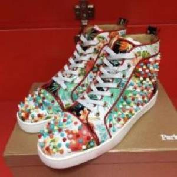 シューズ クリスチャンルブタンコピー 2025 カジュアルシューズ 高級感漂わせる  Christian Louboutinコピー 着用