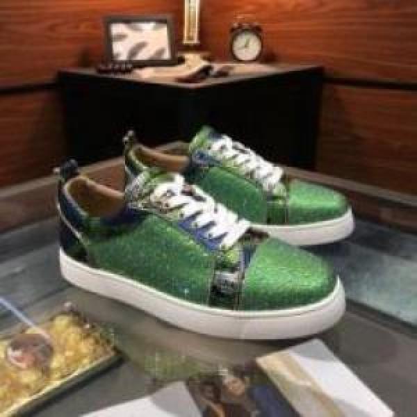 Christian Louboutinコピー クリスチャンルブタンコピー 海外セレブ定番愛用 2025 シューズ 愛らしさ抜群 カジュアルシューズ