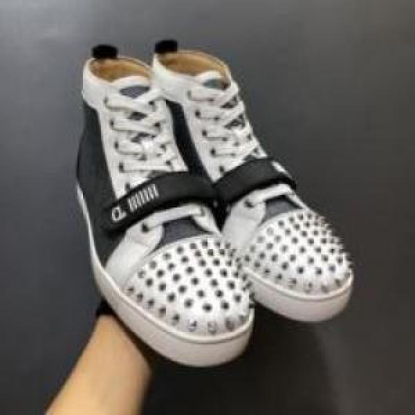 底にラバーが貼ってある Christian Louboutinコピー モデル大絶賛♪  カジュアルシューズ クリスチャンルブタンコピー 2025 シューズ