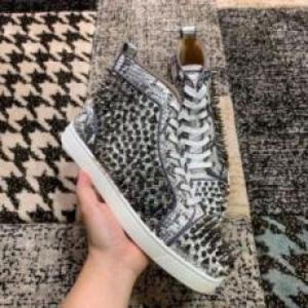 ムダな装飾を排したデザイン 2026 シューズ 軽い履き心地 カジュアルシューズ  Christian Louboutinコピー クリスチャンルブタンコピー