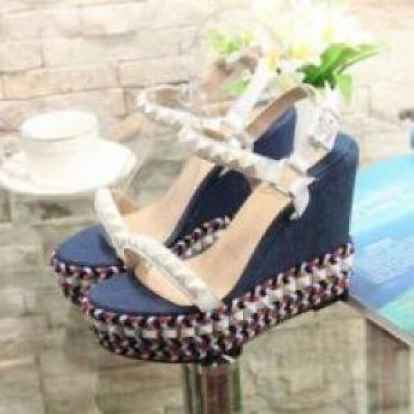 クリスチャンルブタンコピー サンダル パンプス おしゃれに絶大な人気の シューズ  2026  Christian Louboutinコピー 軽い履き心地