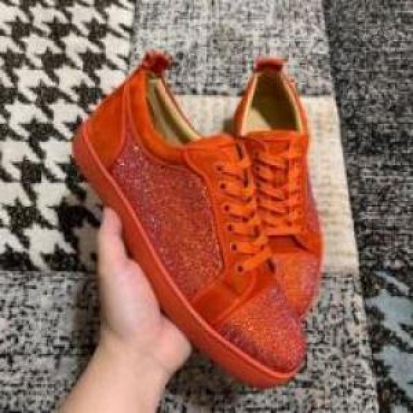 落ち着いた質感 人目を惹くデザイン  2026  スニーカー クリスチャンルブタンコピー Christian Louboutinコピー シューズ