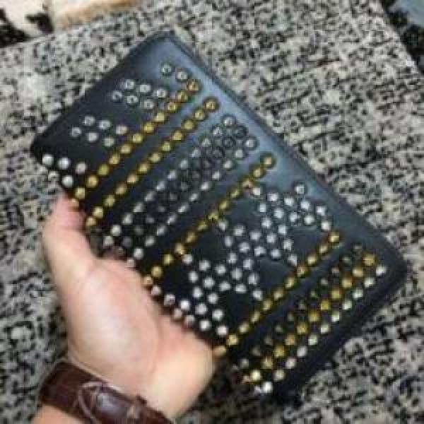 ウォレット 2026 デザイン性の高い クリスチャンルブタンコピー Christian Louboutinコピー.610.
