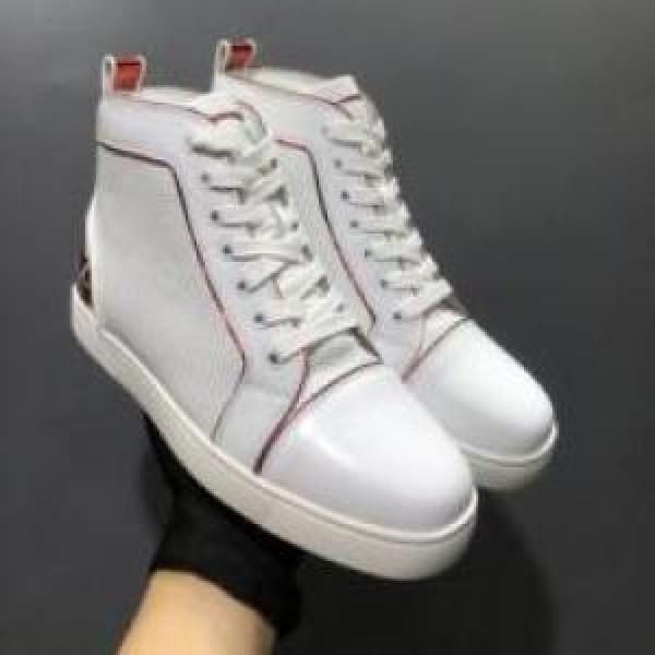 変わらない人気を誇る 2026 Christian Louboutinコピー クリスチャンルブタンコピー  シューズ スニーカー 着用
