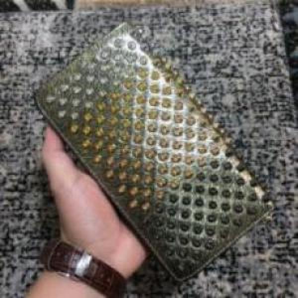 Christian Louboutinコピー 上品な輝きを放つ形 ウォレット 2026 クリスチャンルブタンコピー ポップ.610.