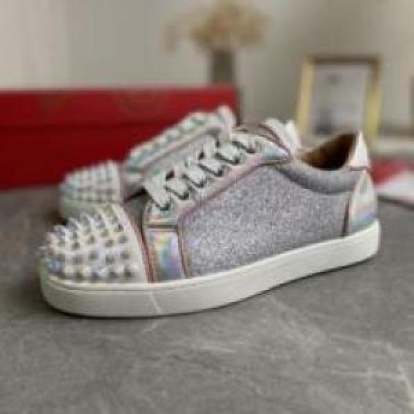 クリスチャンルブタンコピー 2026 争奪戦必至 シューズ Christian Louboutinコピー 流行を超えた定番 スニーカー