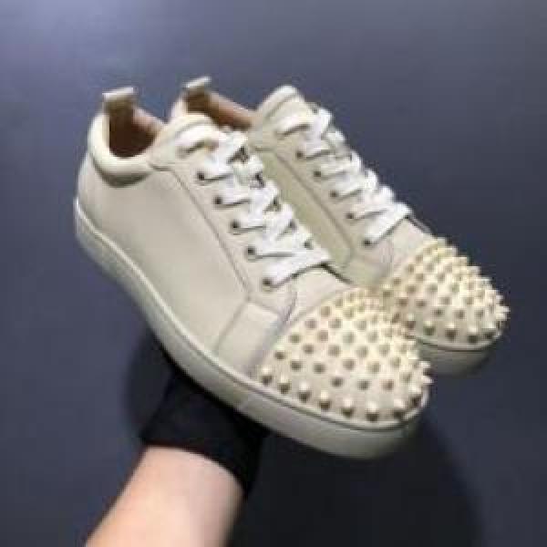 お洒落な存在感  Christian Louboutinコピー クリスチャンルブタンコピー シューズ 高機能防滑ソール カジュアルシューズ 2026
