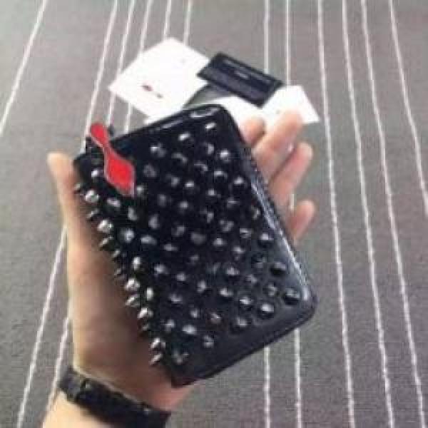 2026 クリスチャンルブタンコピー 短財布 人気ブランド ウォレット 上品な輝きを放つ形 Christian Louboutinコピー.610.