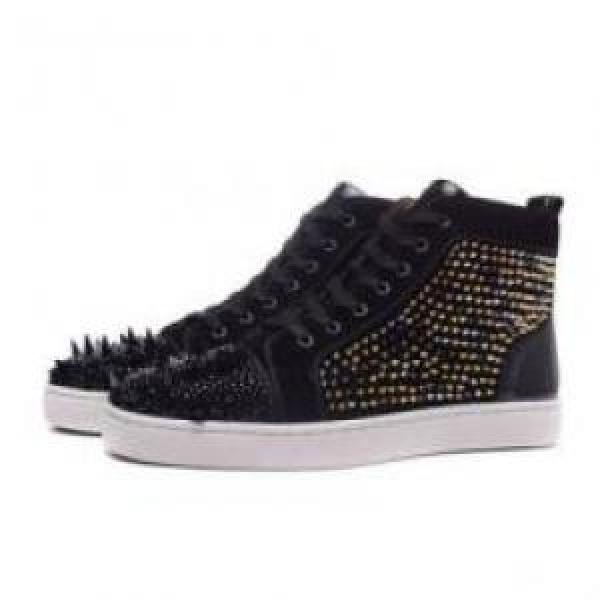 Christian Louboutinコピー 滑りにくい シューズ クリスチャンルブタンコピー お洒落な存在感  2026  カジュアルシューズ