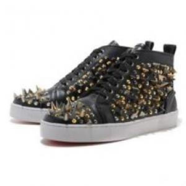 芸能人に愛用者続出 Christian Louboutinコピー 2025 クリスチャンルブタンコピー シューズ  カジュアルシューズ  主役になる存在感